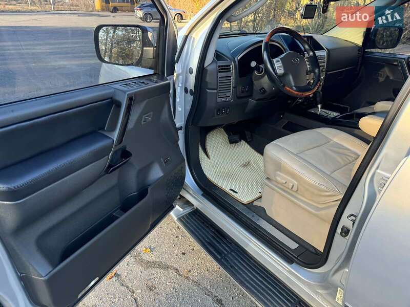 Внедорожник / Кроссовер Infiniti QX56 2004 в Харькове