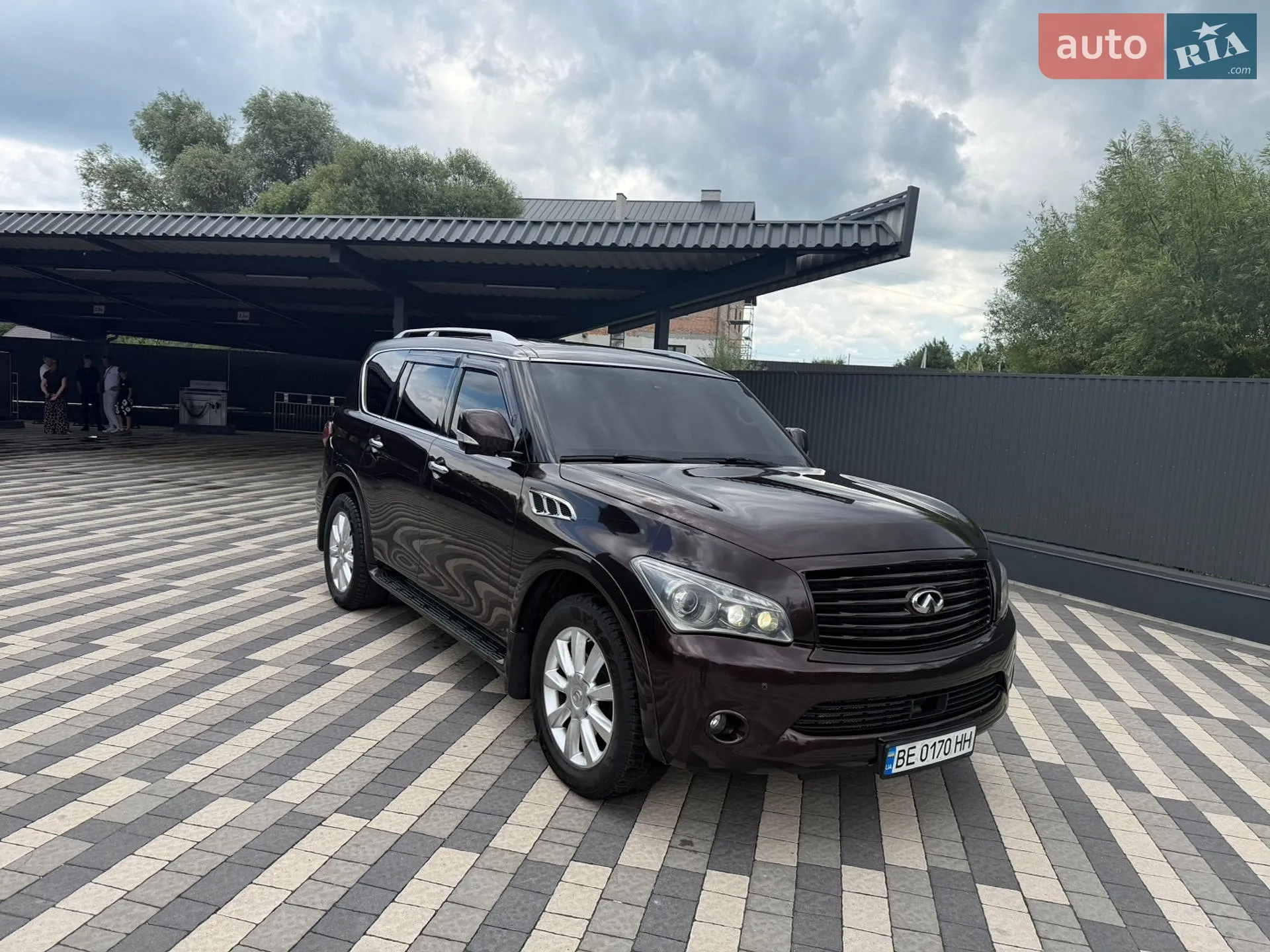 2010 Infiniti QX56 - мініатюра 3