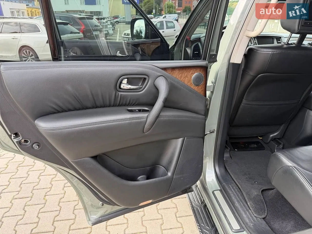 2010 Infiniti QX56 - мініатюра 9