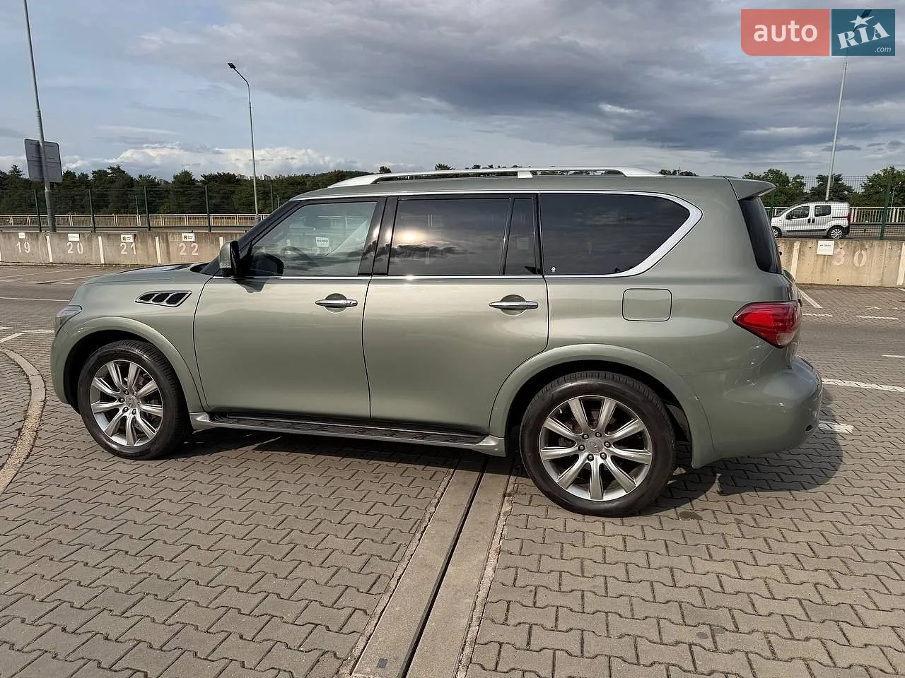 2010 Infiniti QX56 - мініатюра 12
