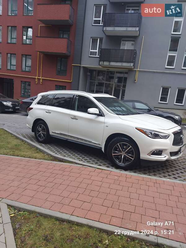 Внедорожник / Кроссовер Infiniti QX60 2019 в 