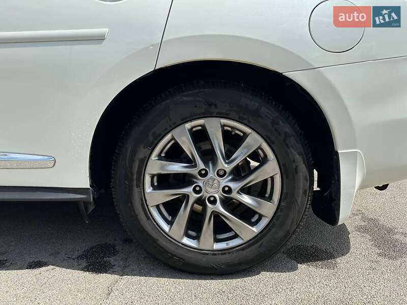 Позашляховик / Кросовер Infiniti QX60 2015 в Дніпрі