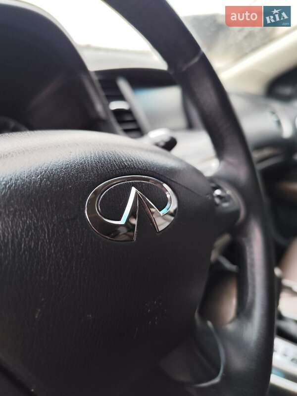 Внедорожник / Кроссовер Infiniti QX60 2014 в Чернигове