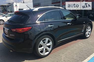 Позашляховик / Кросовер Infiniti QX70 2015 в 