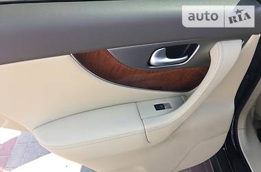 Позашляховик / Кросовер Infiniti QX70 2015 в 