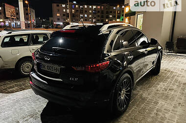 Внедорожник / Кроссовер Infiniti QX70 2013 в Ровно