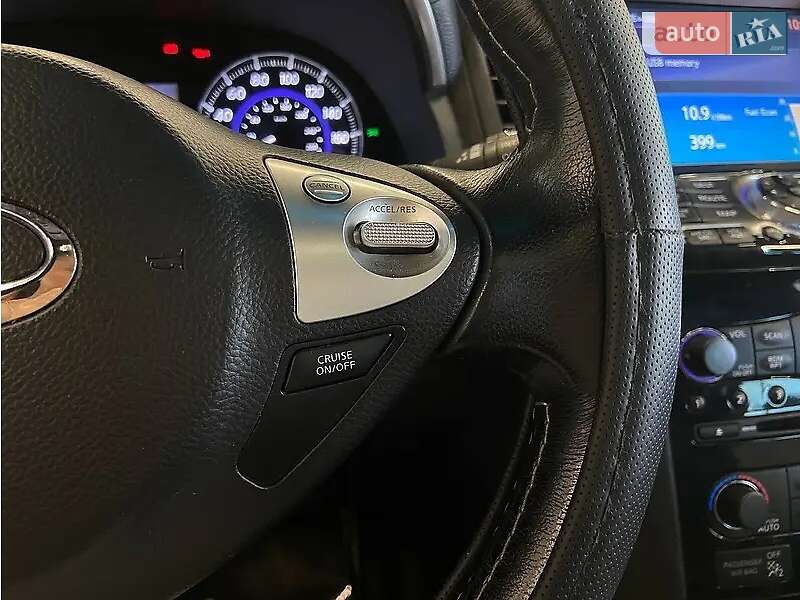 Внедорожник / Кроссовер Infiniti QX70 2016 в Одессе