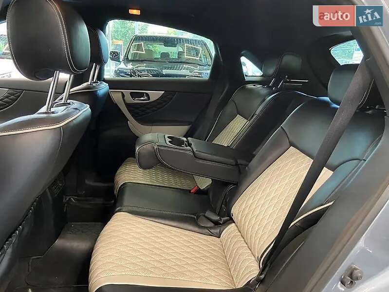 Внедорожник / Кроссовер Infiniti QX70 2016 в Одессе