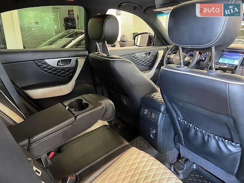 Внедорожник / Кроссовер Infiniti QX70 2016 в Одессе