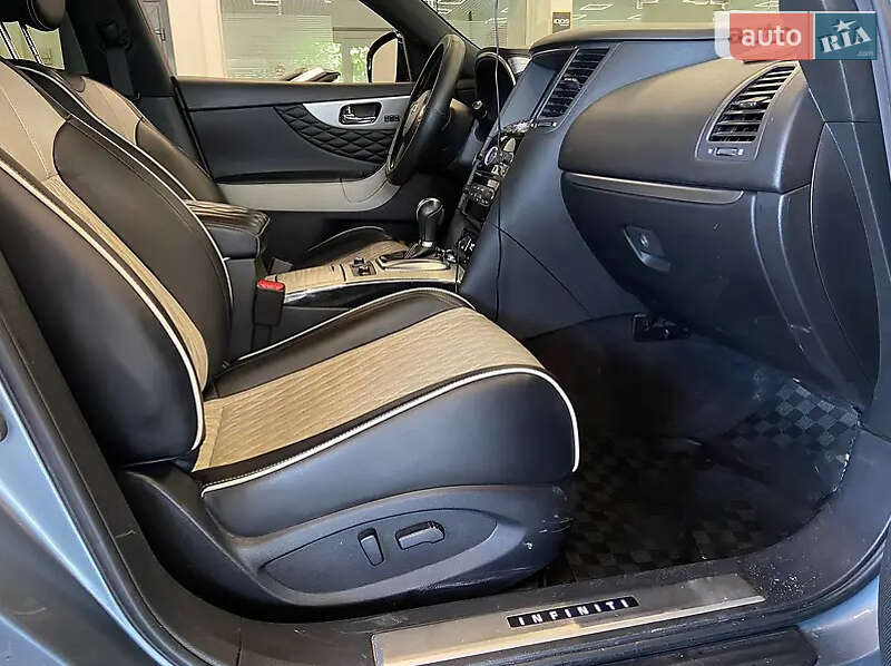 Внедорожник / Кроссовер Infiniti QX70 2016 в Одессе