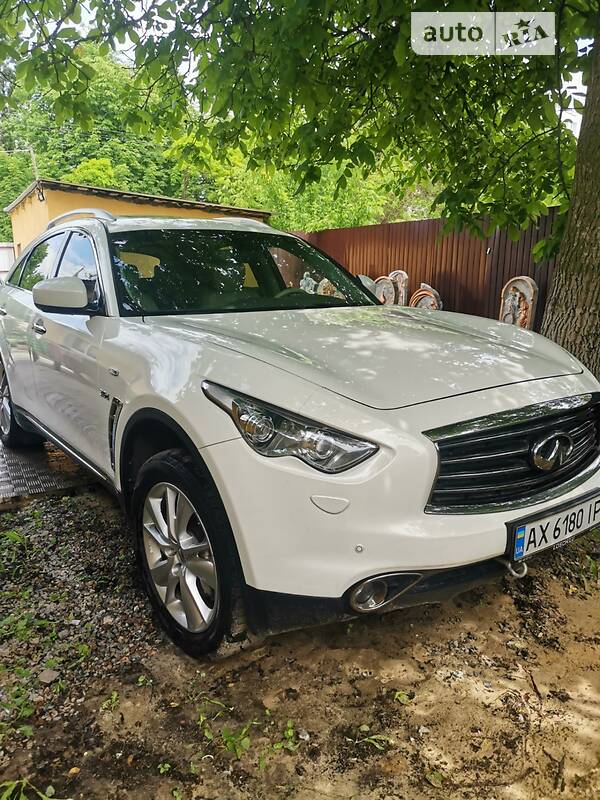 Внедорожник / Кроссовер Infiniti QX70 2013 в Чугуеве