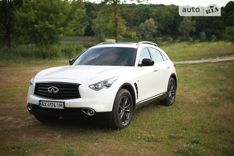 Infiniti QX70 2015