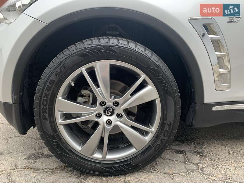 Внедорожник / Кроссовер Infiniti QX70 2017 в Запорожье
