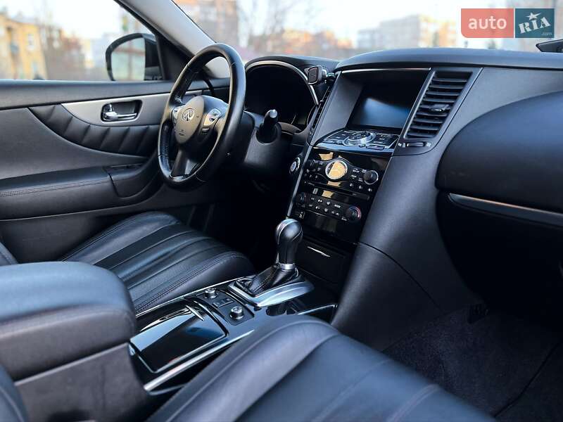 Внедорожник / Кроссовер Infiniti QX70 2016 в Киеве