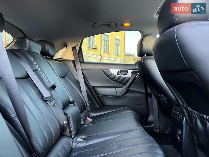 Внедорожник / Кроссовер Infiniti QX70 2016 в Киеве