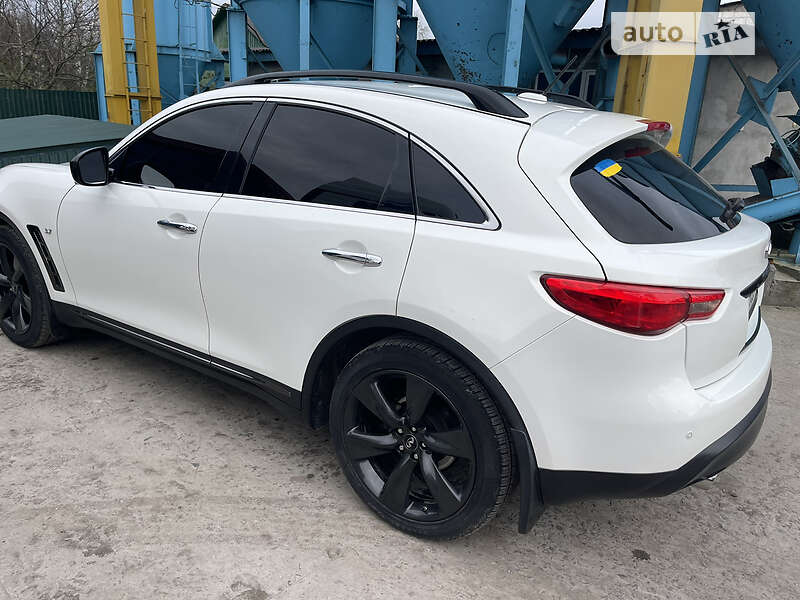 Внедорожник / Кроссовер Infiniti QX70 2014 в Тернополе