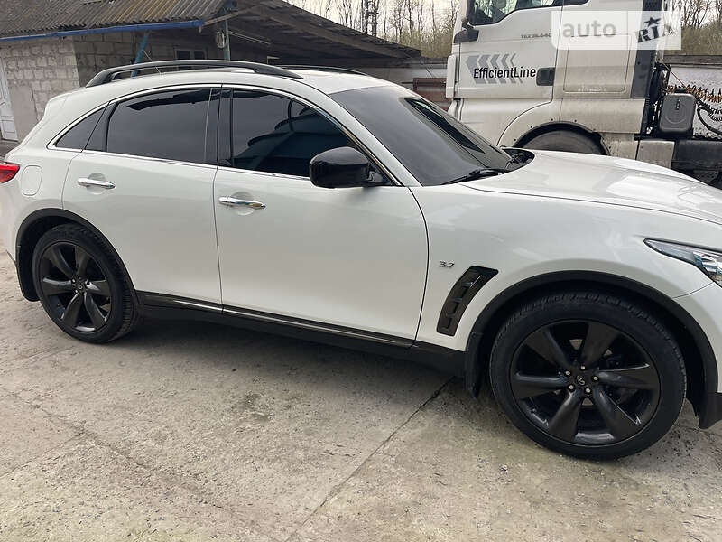 Внедорожник / Кроссовер Infiniti QX70 2014 в Тернополе
