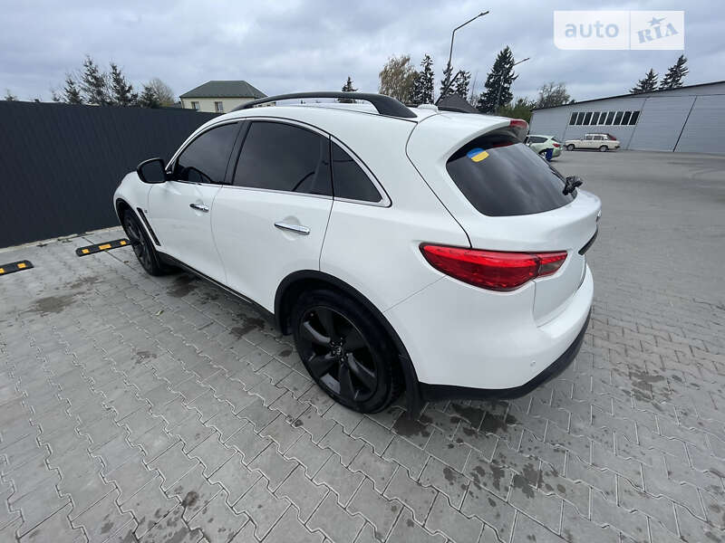 Внедорожник / Кроссовер Infiniti QX70 2014 в Тернополе