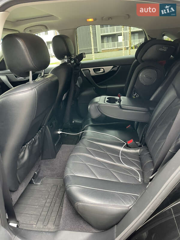 Внедорожник / Кроссовер Infiniti QX70 2013 в Харькове