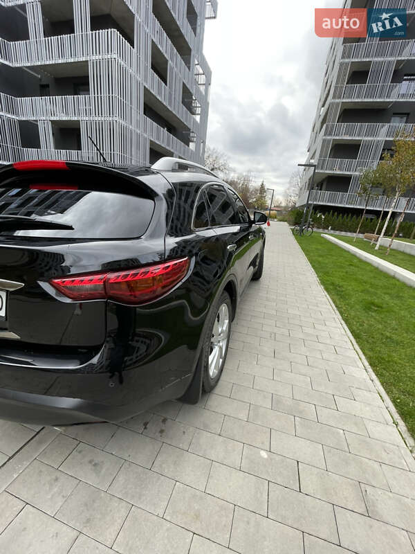 Внедорожник / Кроссовер Infiniti QX70 2013 в Харькове