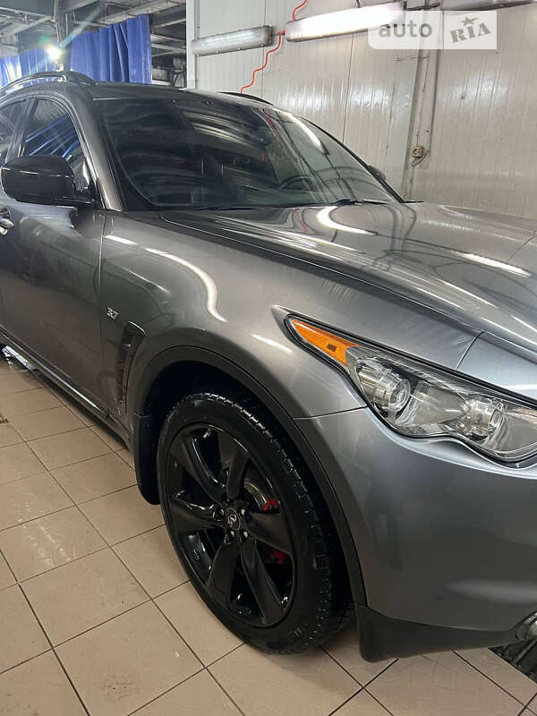 Позашляховик / Кросовер Infiniti QX70 2016 в Вишневому