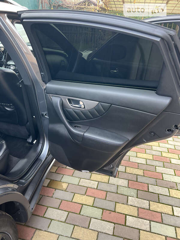 Позашляховик / Кросовер Infiniti QX70 2016 в Вишневому