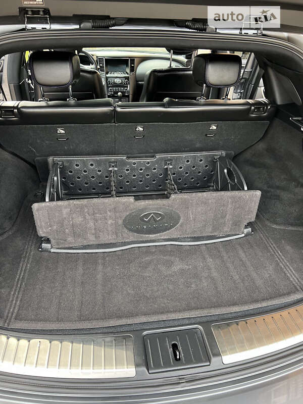 Позашляховик / Кросовер Infiniti QX70 2016 в Вишневому