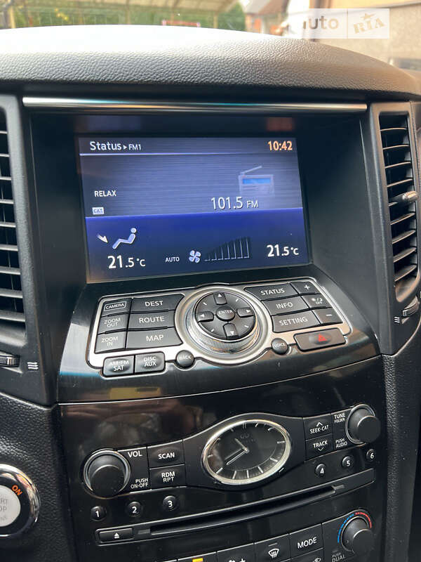 Позашляховик / Кросовер Infiniti QX70 2016 в Вишневому