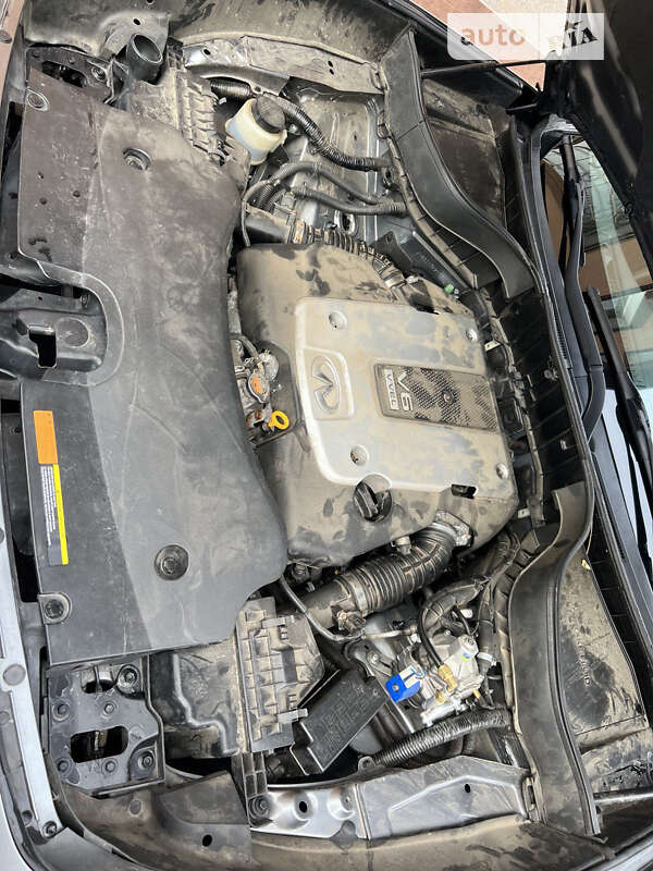 Позашляховик / Кросовер Infiniti QX70 2016 в Вишневому