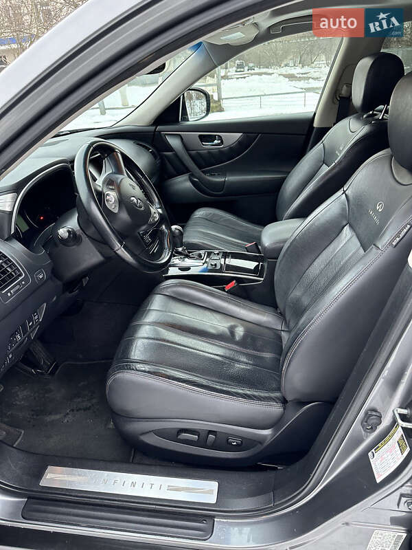 Позашляховик / Кросовер Infiniti QX70 2013 в Южноукраїнську