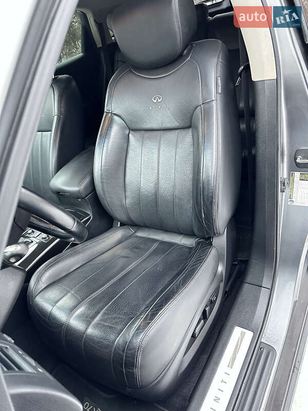 Позашляховик / Кросовер Infiniti QX70 2013 в Южноукраїнську