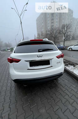 Позашляховик / Кросовер Infiniti QX70 2015 в Києві