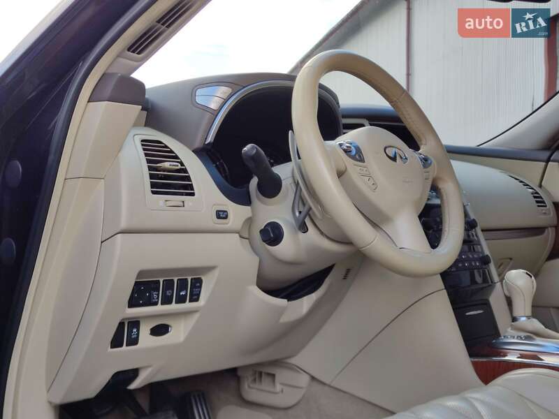 Позашляховик / Кросовер Infiniti QX70 2013 в Львові