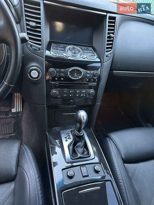 Внедорожник / Кроссовер Infiniti QX70 2015 в Мукачево