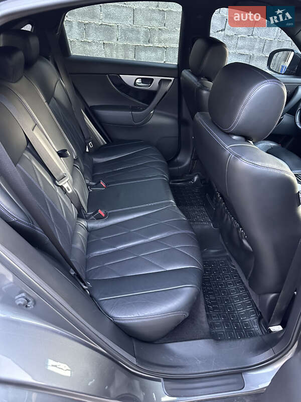 Внедорожник / Кроссовер Infiniti QX70 2015 в Мукачево