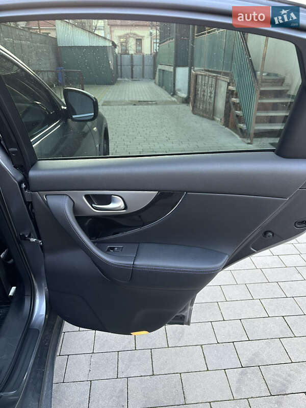 Внедорожник / Кроссовер Infiniti QX70 2015 в Мукачево