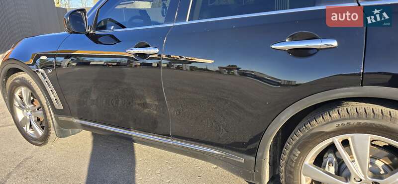 Внедорожник / Кроссовер Infiniti QX70 2013 в Обухове