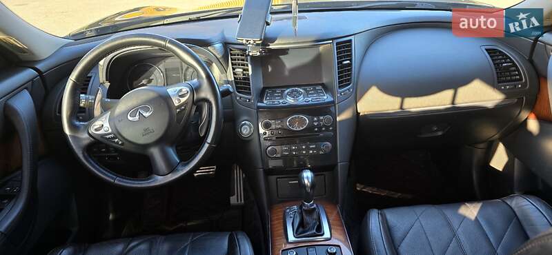 Внедорожник / Кроссовер Infiniti QX70 2013 в Обухове