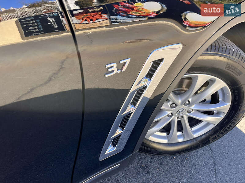 Позашляховик / Кросовер Infiniti QX70 2015 в Одесі