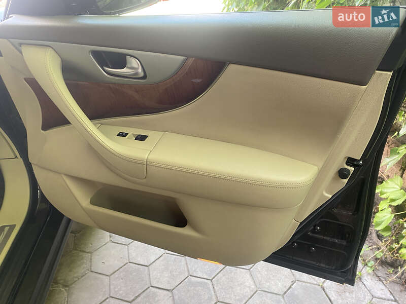 Внедорожник / Кроссовер Infiniti QX70 2015 в Днепре