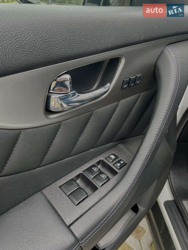 Внедорожник / Кроссовер Infiniti QX70 2016 в Львове