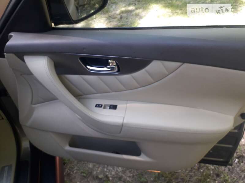 Внедорожник / Кроссовер Infiniti QX70 2015 в Запорожье