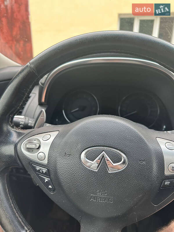 Внедорожник / Кроссовер Infiniti QX70 2015 в Львове