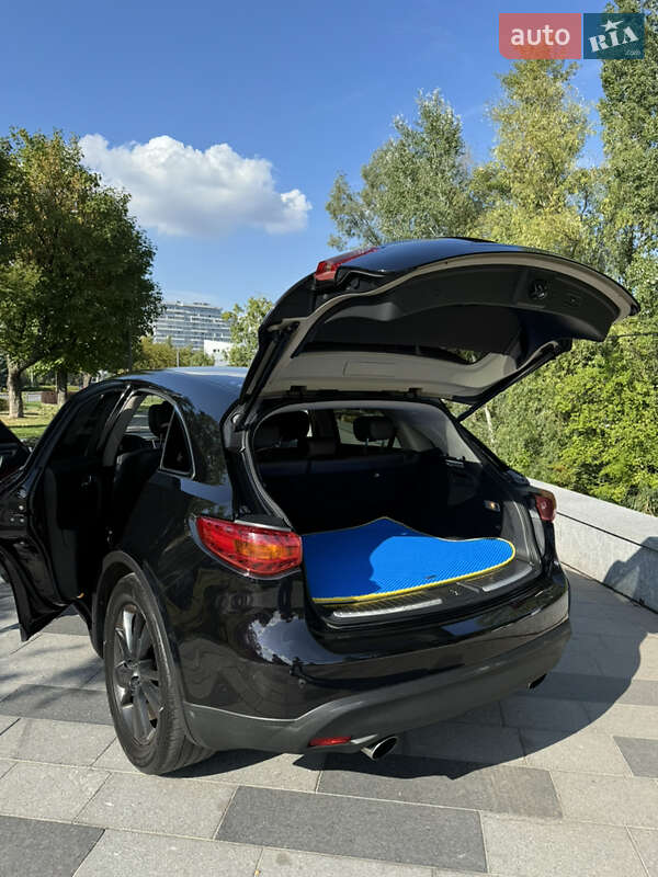 Позашляховик / Кросовер Infiniti QX70 2013 в Дніпрі