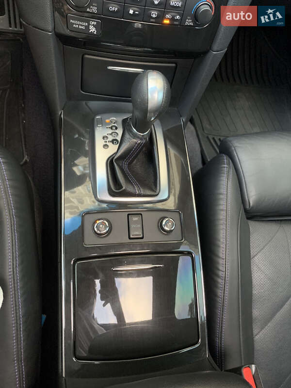 Внедорожник / Кроссовер Infiniti QX70 2015 в Одессе