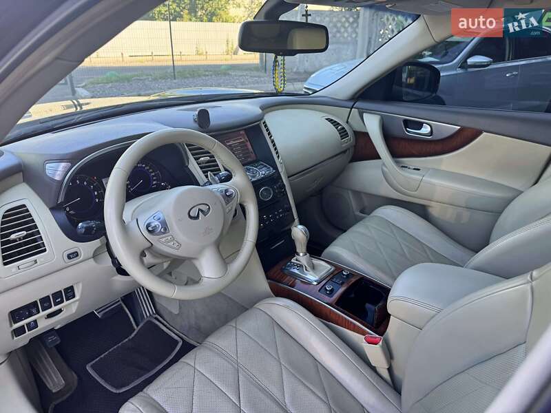 Внедорожник / Кроссовер Infiniti QX70 2013 в Черкассах