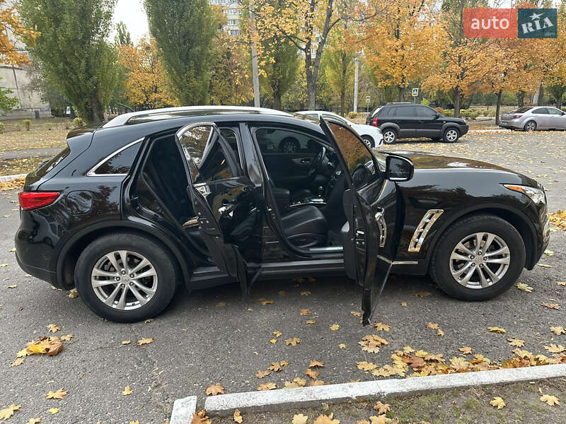 Внедорожник / Кроссовер Infiniti QX70 2017 в Харькове