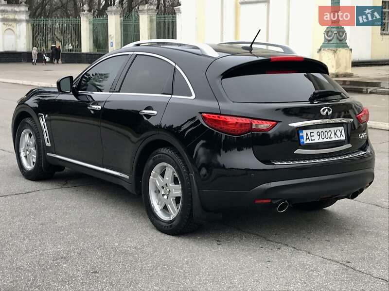 Внедорожник / Кроссовер Infiniti QX70 2013 в Петрове