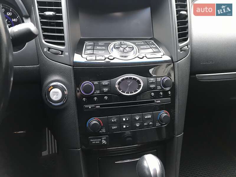 Внедорожник / Кроссовер Infiniti QX70 2013 в Петрове