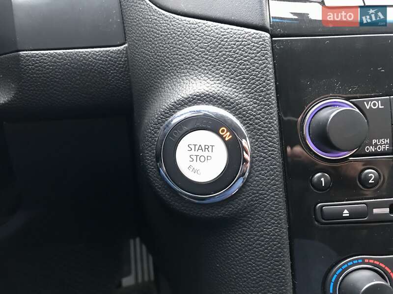 Внедорожник / Кроссовер Infiniti QX70 2013 в Петрове